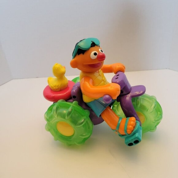 2001 Sesame Street Ernie's Splashing Fun Trike Rubber Ducky Water Toy Works - Picture 8 of 11